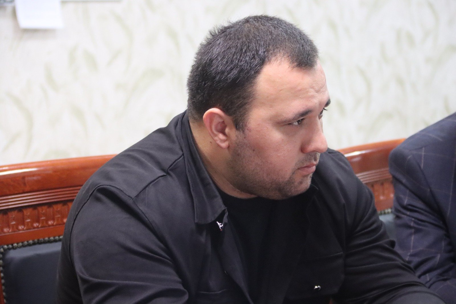 Все вопросы на контроле. Темирлан Абуталимов провел прием граждан в Хасавюртовском районе